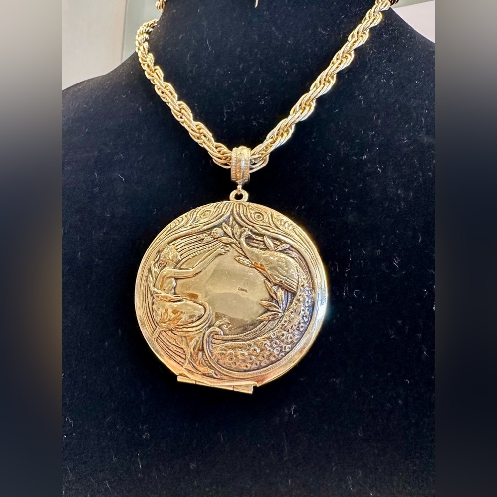 VTG Whiting & Davis Signed 70s Gold-Toned Oversized Mermaid Locket Necklace EUC - Picture 7 of 17